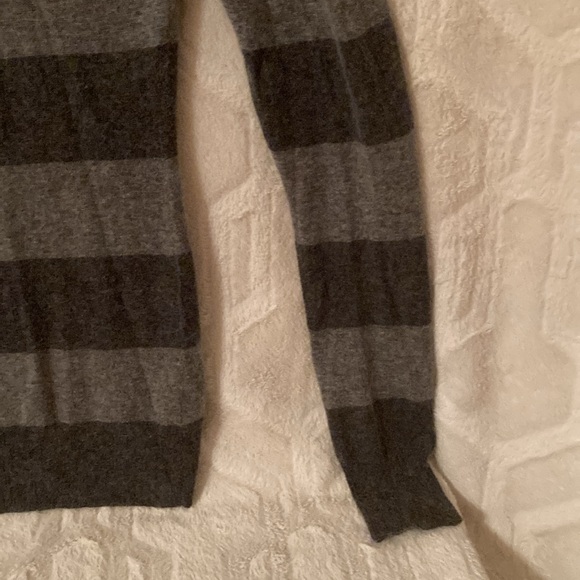 EUC BCBG MAXARIA Sweater - Picture 11 of 12